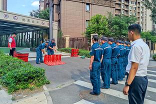 王猛：奇才这防守老詹下半场干25分轻轻松松 他乐意选这场么