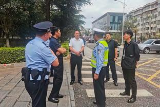 今日快船客场对阵灰熊 鲍威尔因右脚踝扭伤本赛季首次缺阵